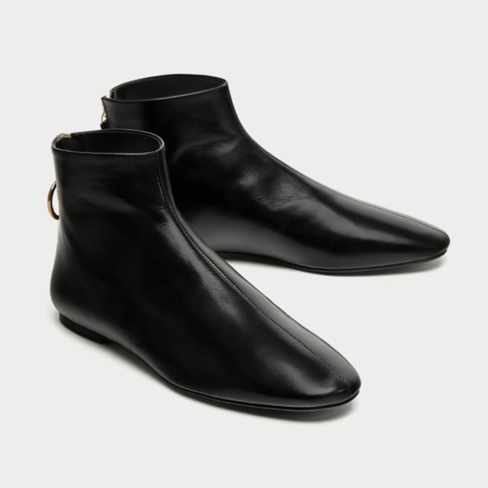 ZARA Flat ankle boots with zip - Picture 2 of 6